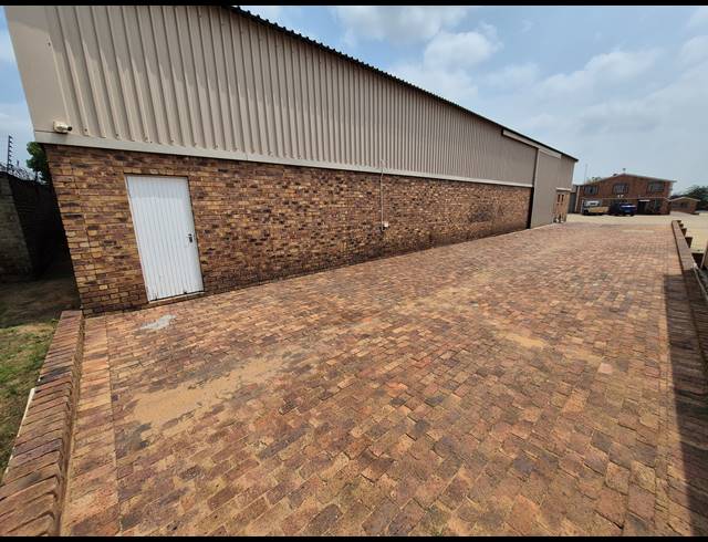 360M² FACTORY FOR SALE IN ANDERBOLT